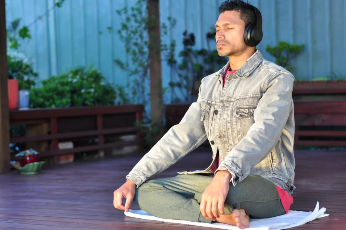 headphones meditation